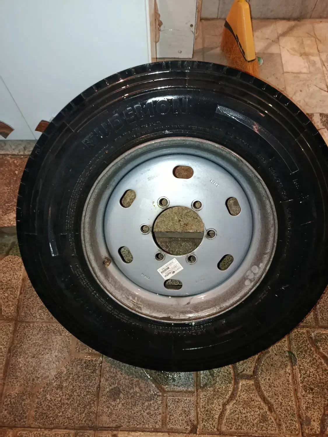 یک عدد لاستیک تیوبلس در حد نو|قطعات یدکی و لوازم جانبی|کرج, حسینآباد|دیوار