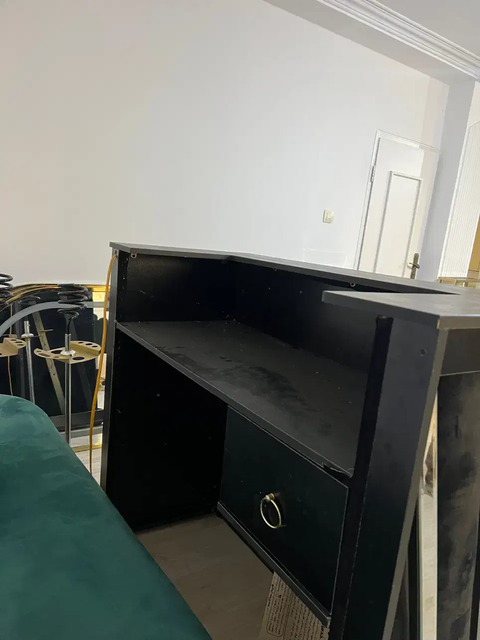 پیشخوان|دفتر کار|رشت, معلم|دیوار