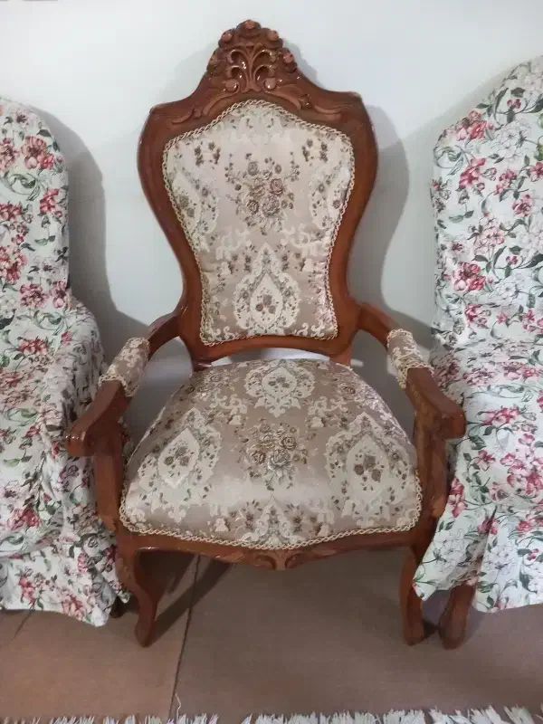 مبل سلطنتی ۶ نفره|مبلمان خانگی و میز عسلی|اصفهان, بهاران|دیوار