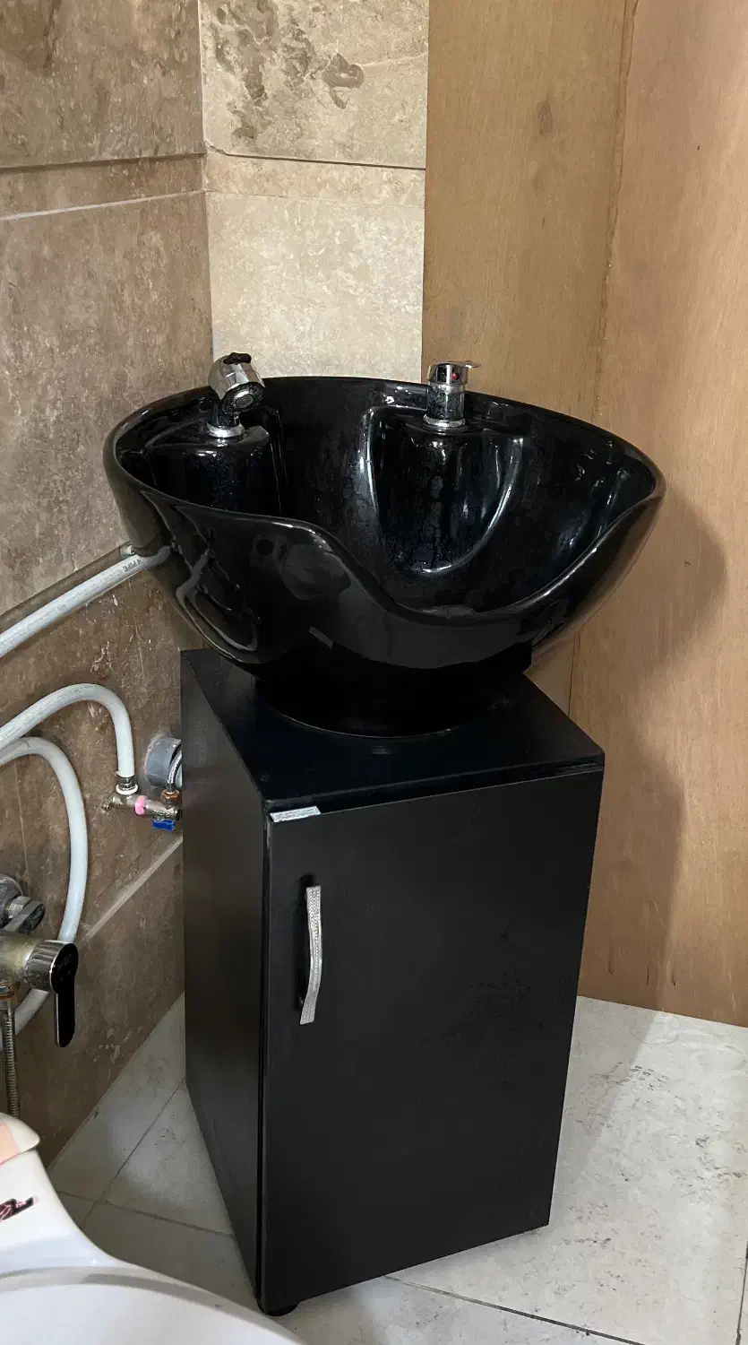 تجهیزات ارایشگاهی|آرایشگاه و سالن‌های زیبایی|قائم‌شهر, |دیوار