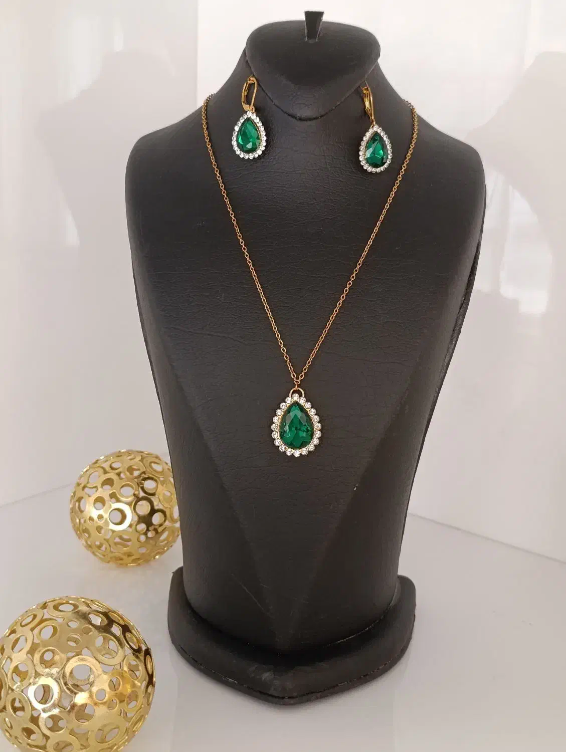 بدلیجات|بدلیجات|ابریشم, |دیوار