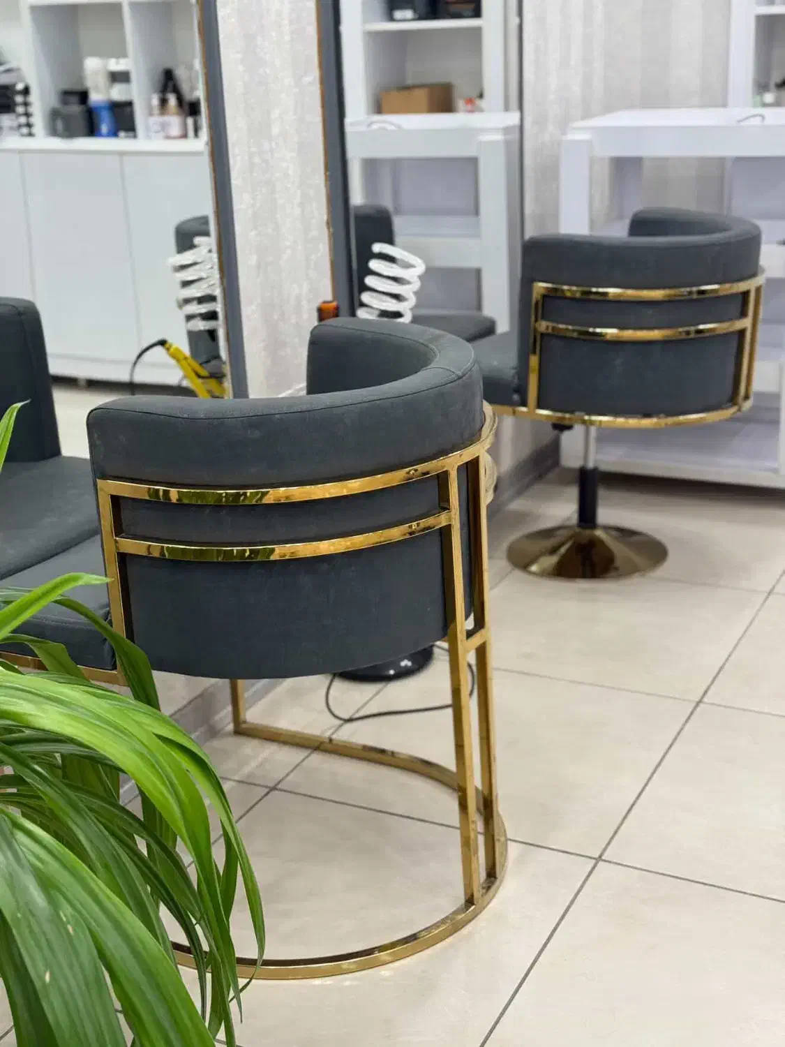 وسایل سالن زیبایی (نو)|آرایشگاه و سالنهای زیبایی|یزد, |دیوار