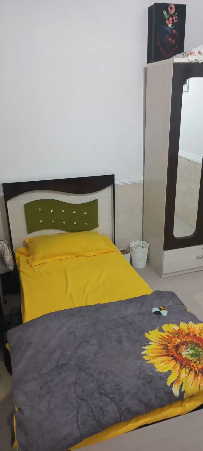 تخت و کمد تکنفره با تشک تمیز قرق|تخت و سرویس خواب|قرق, |دیوار