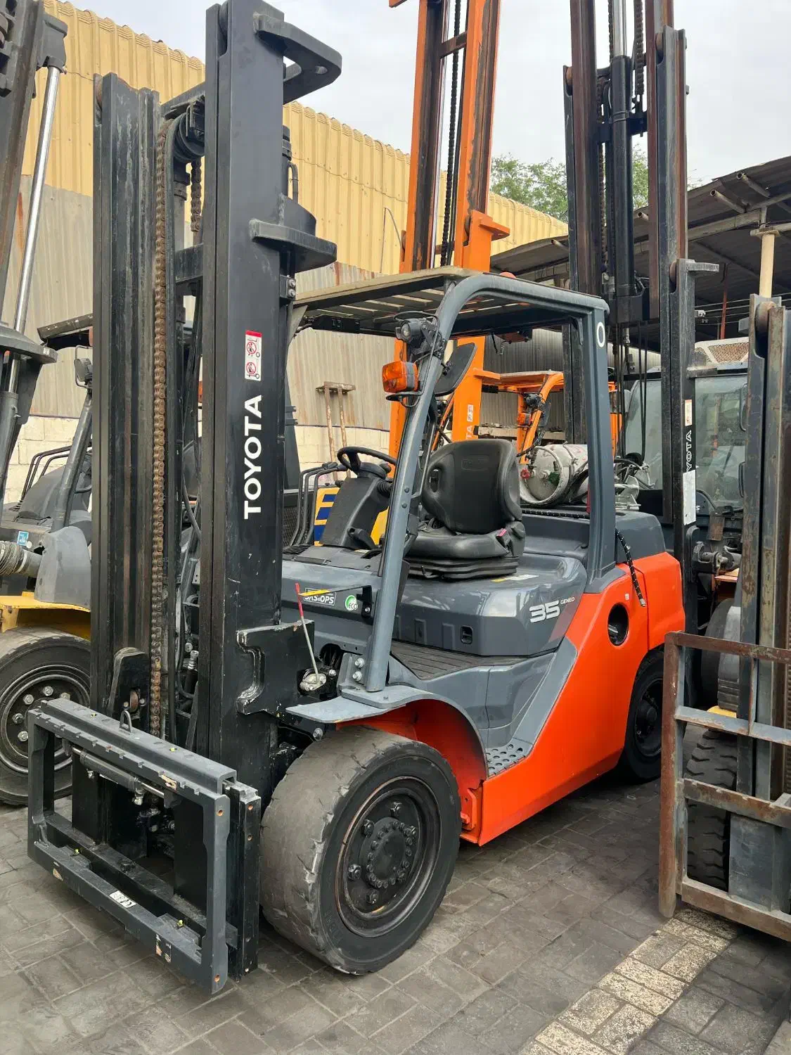 لیفتراک TOYOTA سه نیم تن 8F|خودرو سنگین|کهریزک, |دیوار