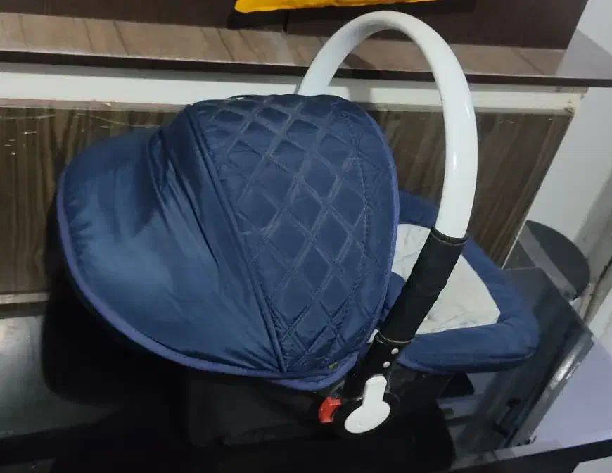 کریر کودک در حد نو|اسباب و اثاث بچه|کبودرآهنگ, |دیوار