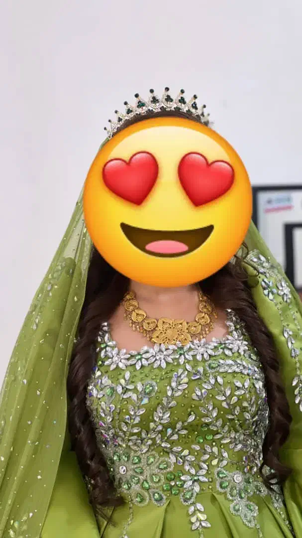 لباس حنا|لباس|میناب, |دیوار