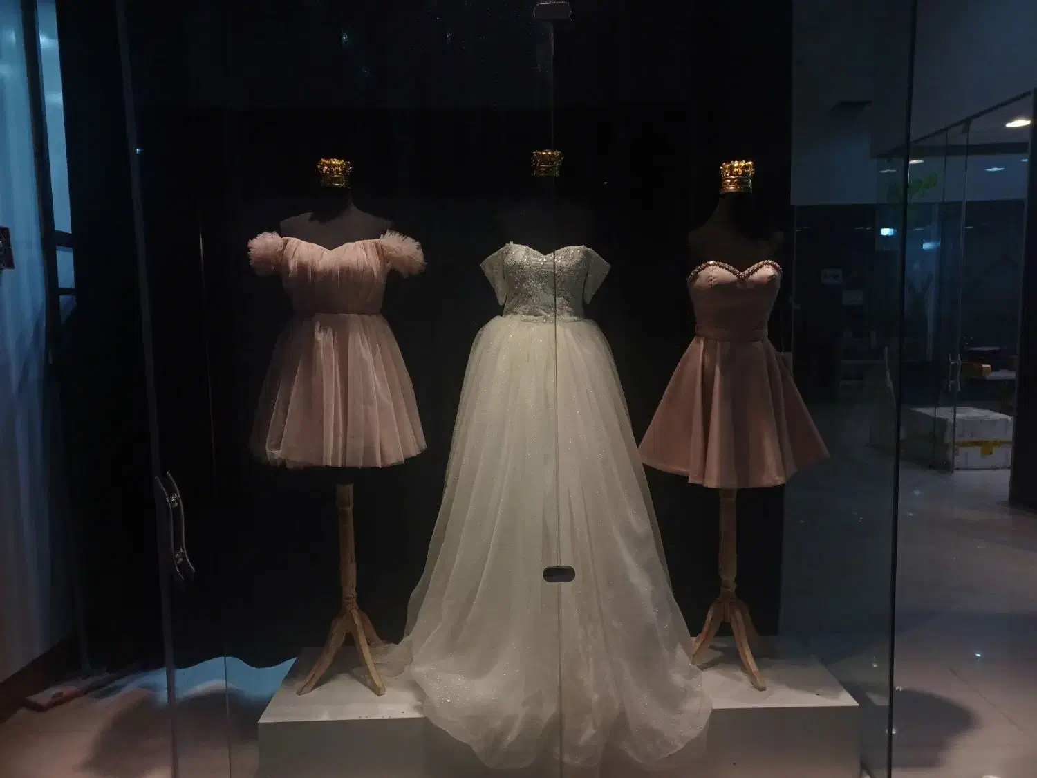 مزون لباس مجلسی|لباس|مشهد, موعود|دیوار