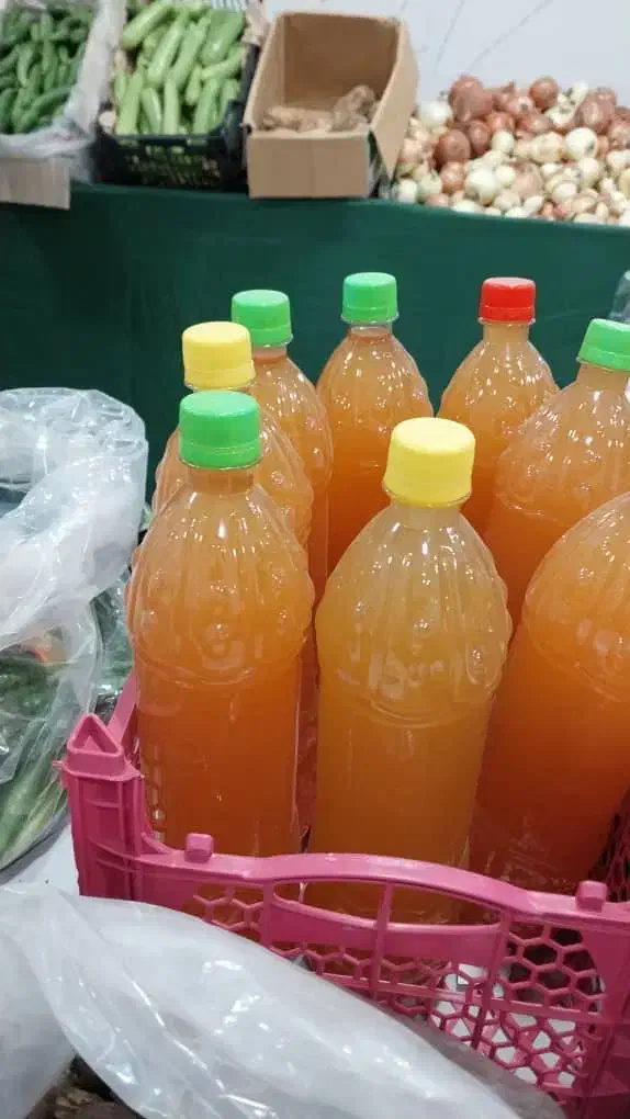 انواع ترشی خانگی در میوه فروشی بهاران|خوردنی و آشامیدنی|الیگودرز, |دیوار