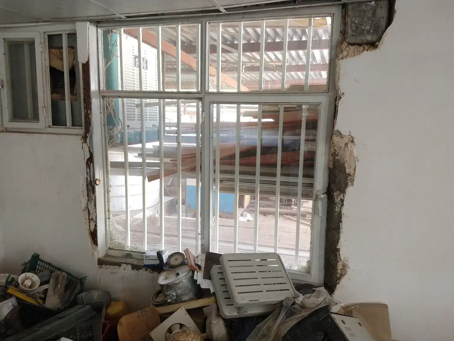 فروش درب و پنجره فلزی دست دوم|مصالح و تجهیزات ساختمان|کرمان, |دیوار