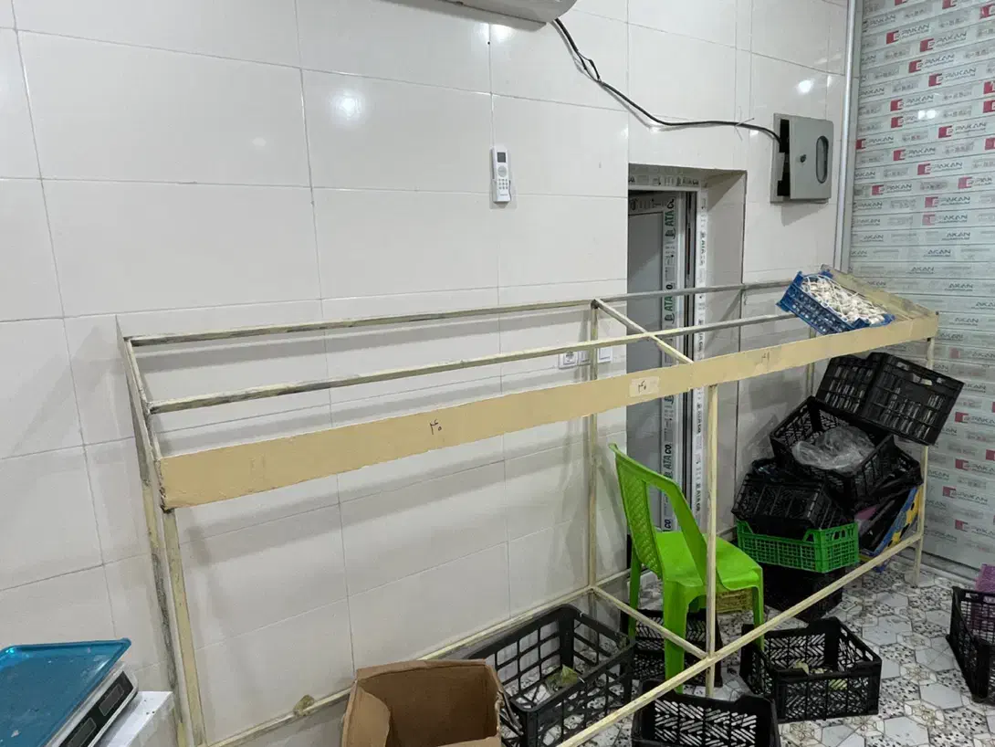 قفسه و ترازو و بنر میوه فروشی|فروشگاه و مغازه|اهواز, منازل سپاه|دیوار