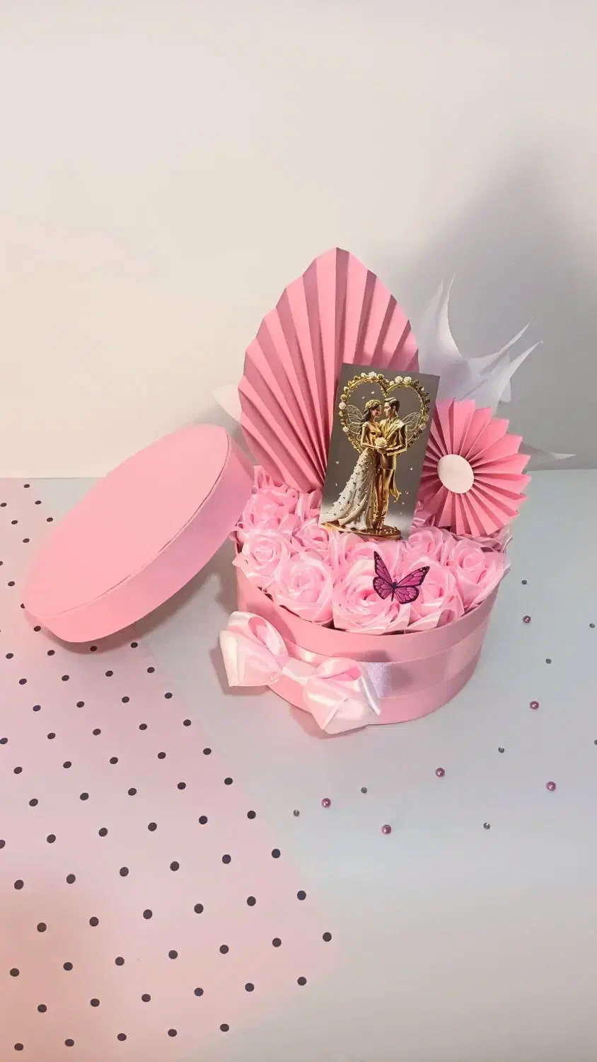 باکس گل هدیه روز زن|گل مصنوعی|شهرکرد, |دیوار