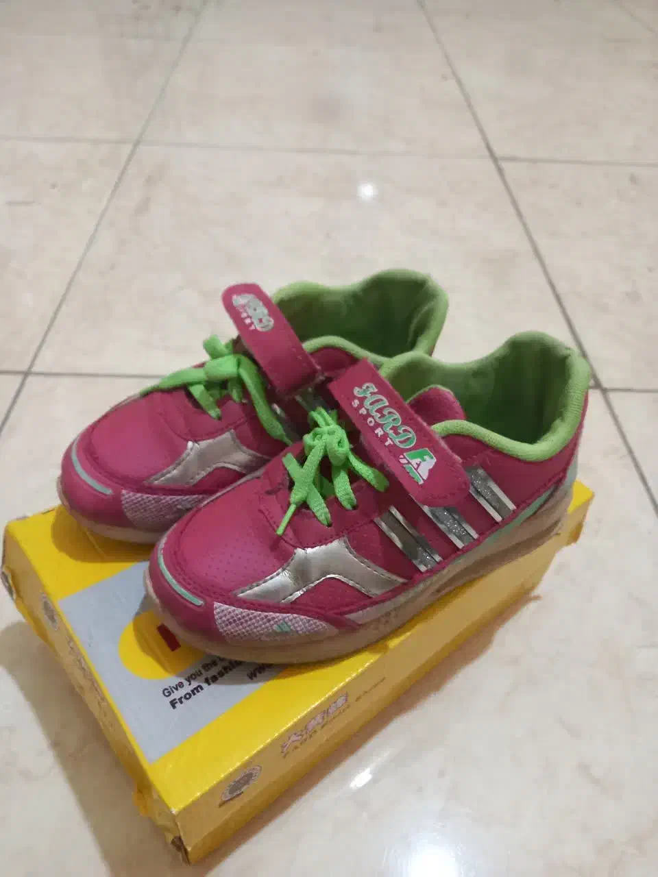 کفش دخترانه، زیبا و در حد نو سایز ۳۲ تا ۳۵|کفش و لباس بچه|شاهینشهر, طالقانی|دیوار