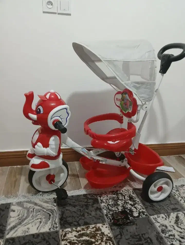 سه چرخه|اسباببازی بچه|شاهنجرین, |دیوار