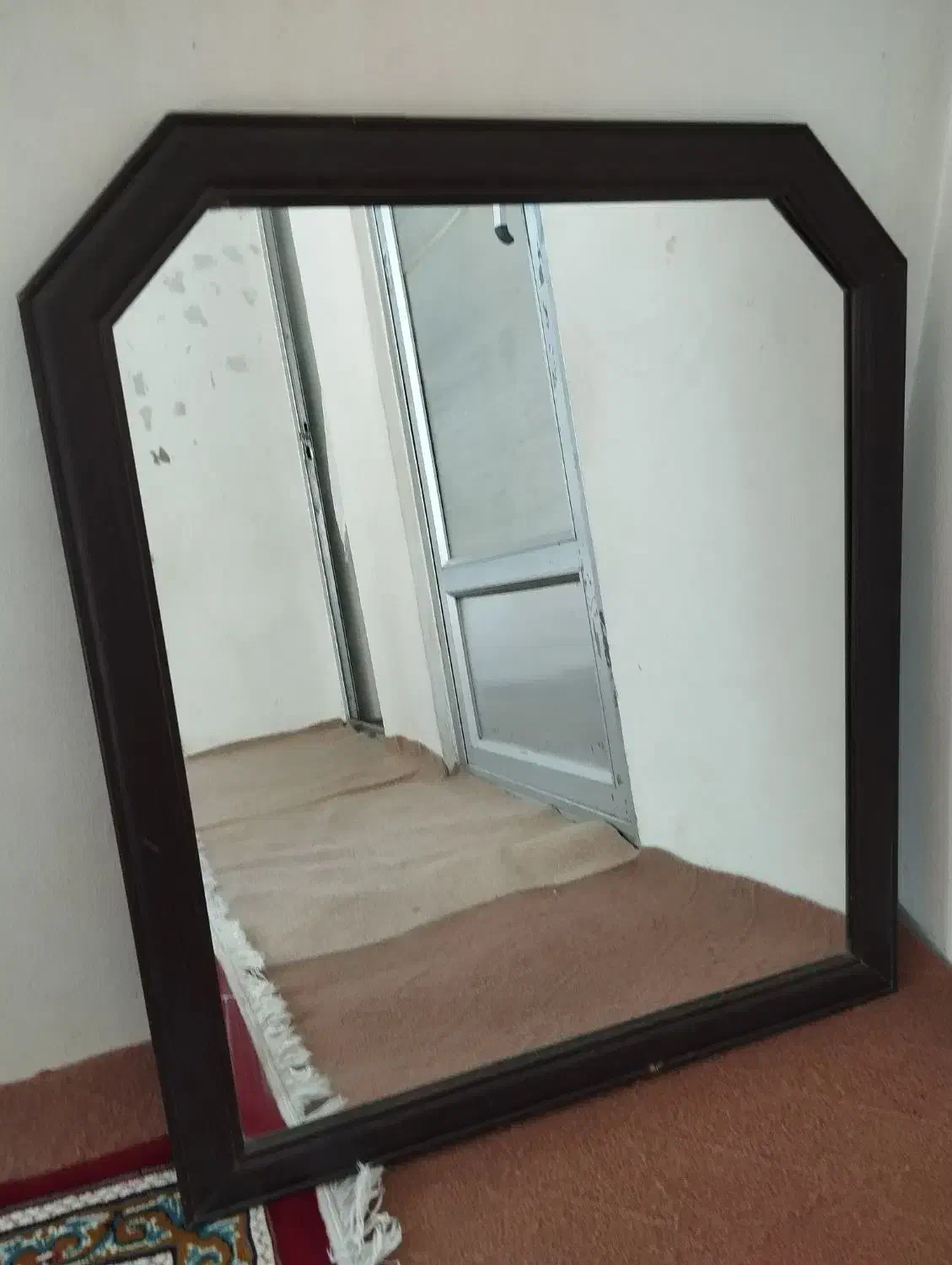 یک عدد آینه|آینه|فلاورجان, |دیوار