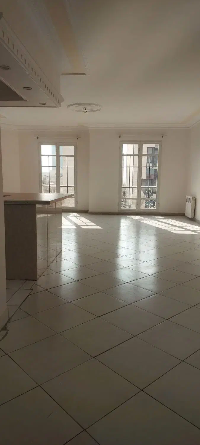 135 متر میرداماد مترو