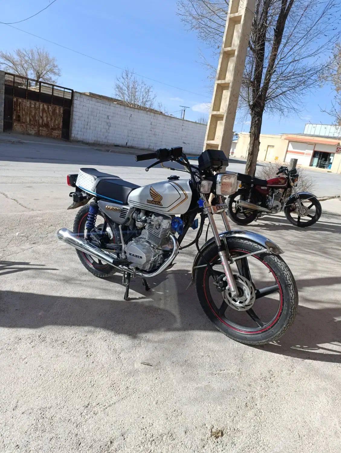 کبیر200 مدل97|موتورسیکلت|بروجن, |دیوار