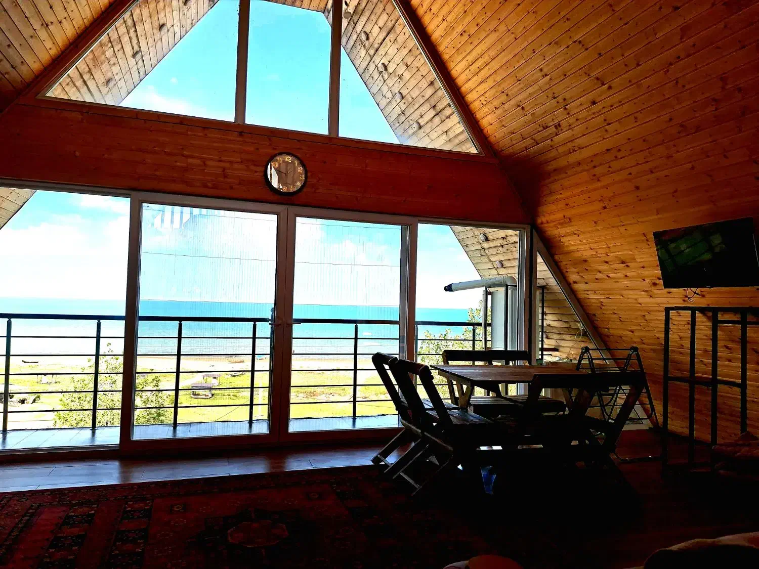 هتل ارتمیا کلبه سویسی آف لحظه ای۱/۴۰۰تومان|اجارهٔ کوتاه‌مدت آپارتمان و سوئیت|رضوانشهر, |دیوار