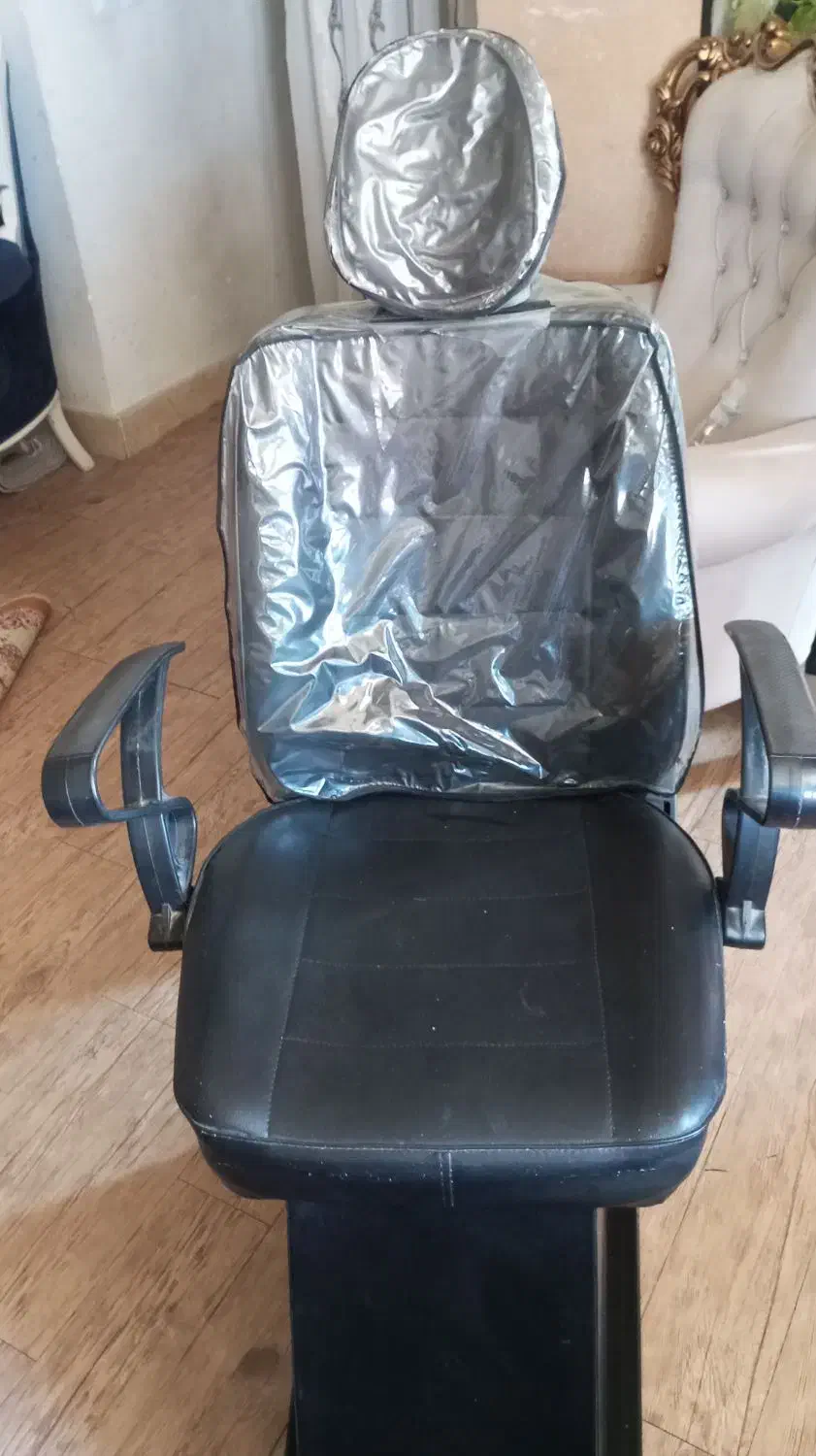 صندلی آرایشگاهی یا صندلی اصلاح|آرایشگاه و سالن‌های زیبایی|سنندج, |دیوار