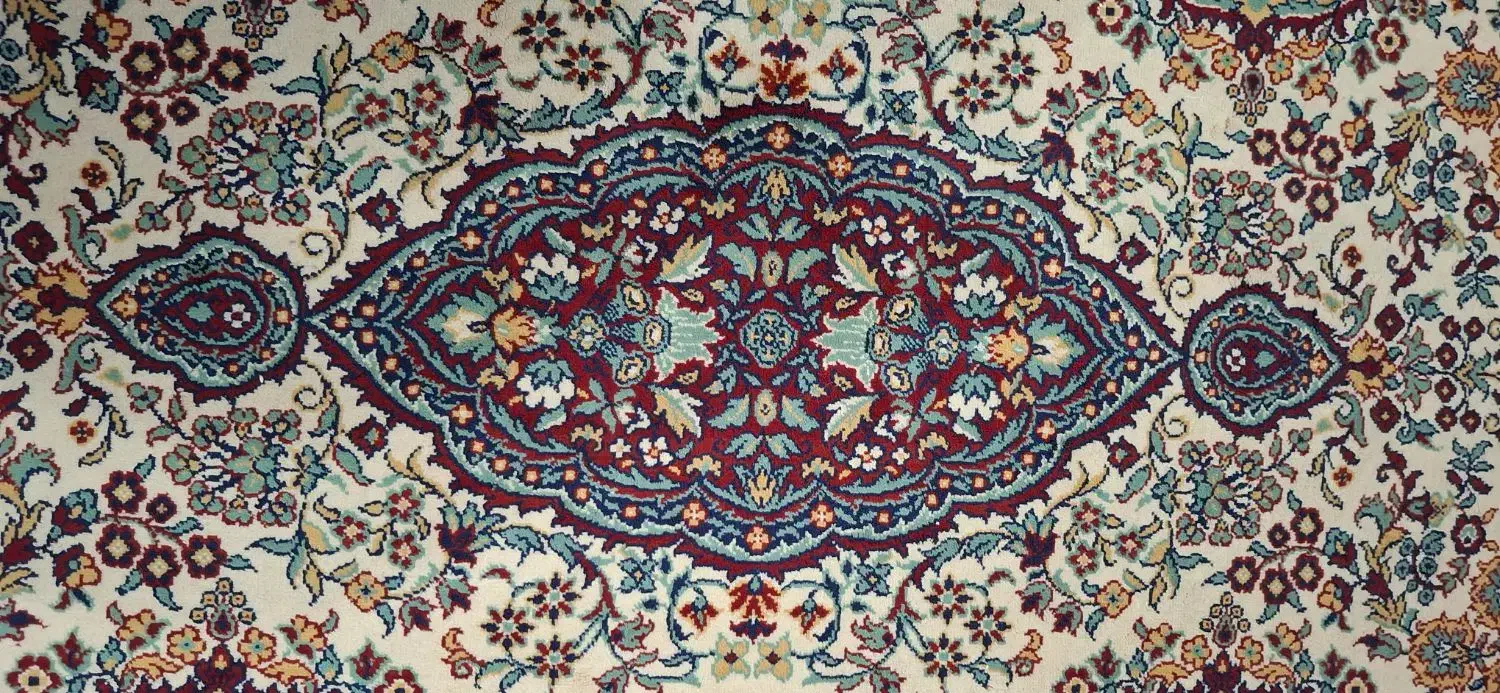 فروش 4 تخته فرش با نازلترین قیمت (فروش فوری)|فرش|بندر انزلی, کوی واحدی|دیوار