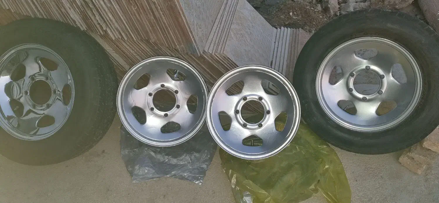 چهار عدد رینگ مزدا ودو عدد تایر مزدا|قطعات یدکی و لوازم جانبی|میاندوآب, |دیوار