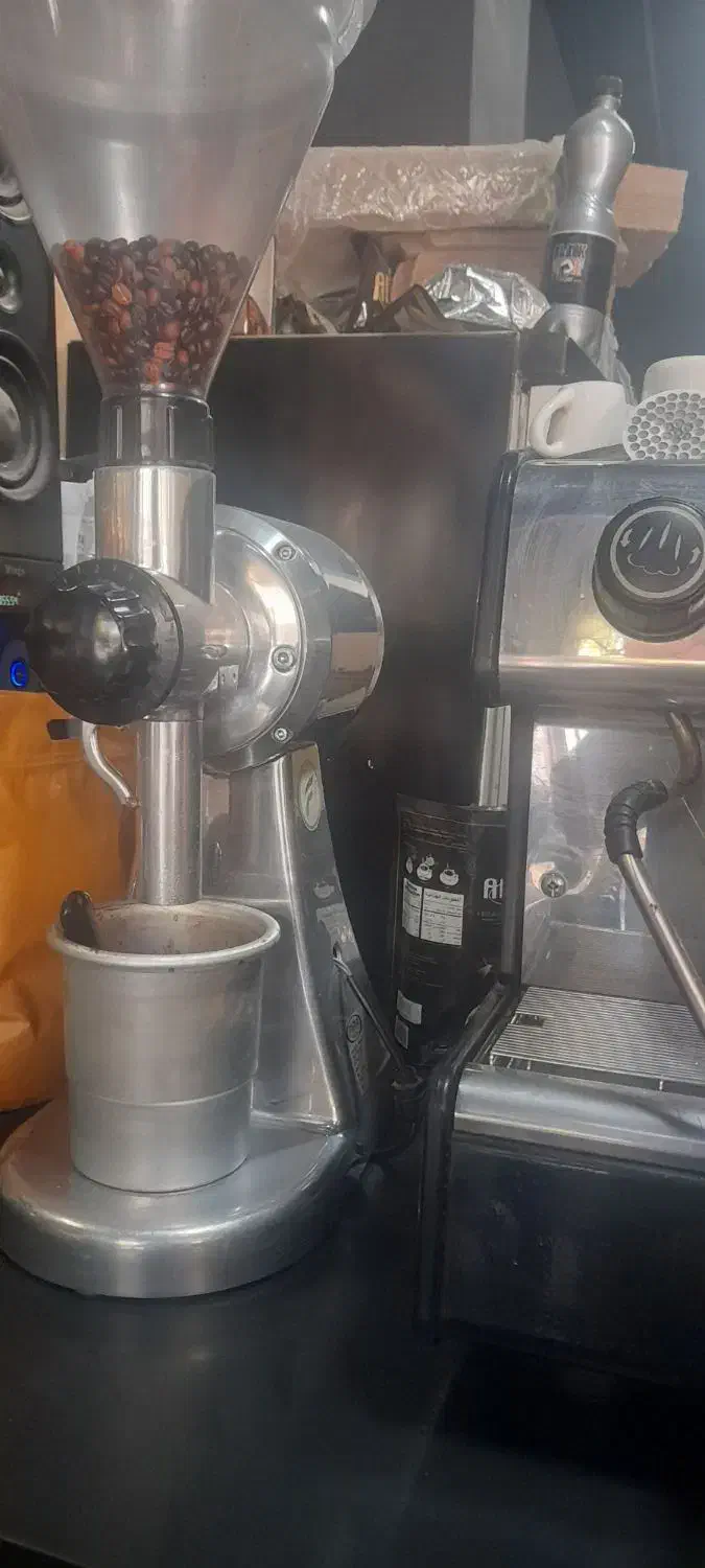 کافه با تمام وسایل بصورت کلی|کافی‌شاپ و رستوران|باغستان, |دیوار