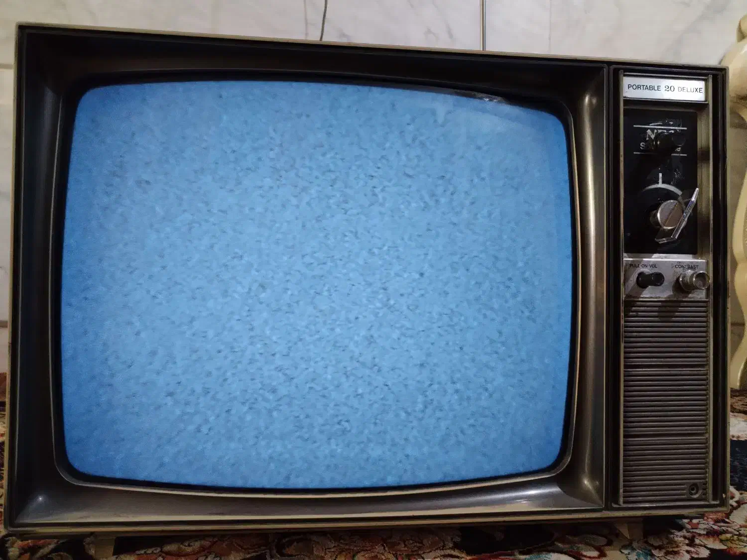 تلویزیون قدیمی|کلکسیون اشیاء عتیقه|نجفآباد, کشاورز|دیوار