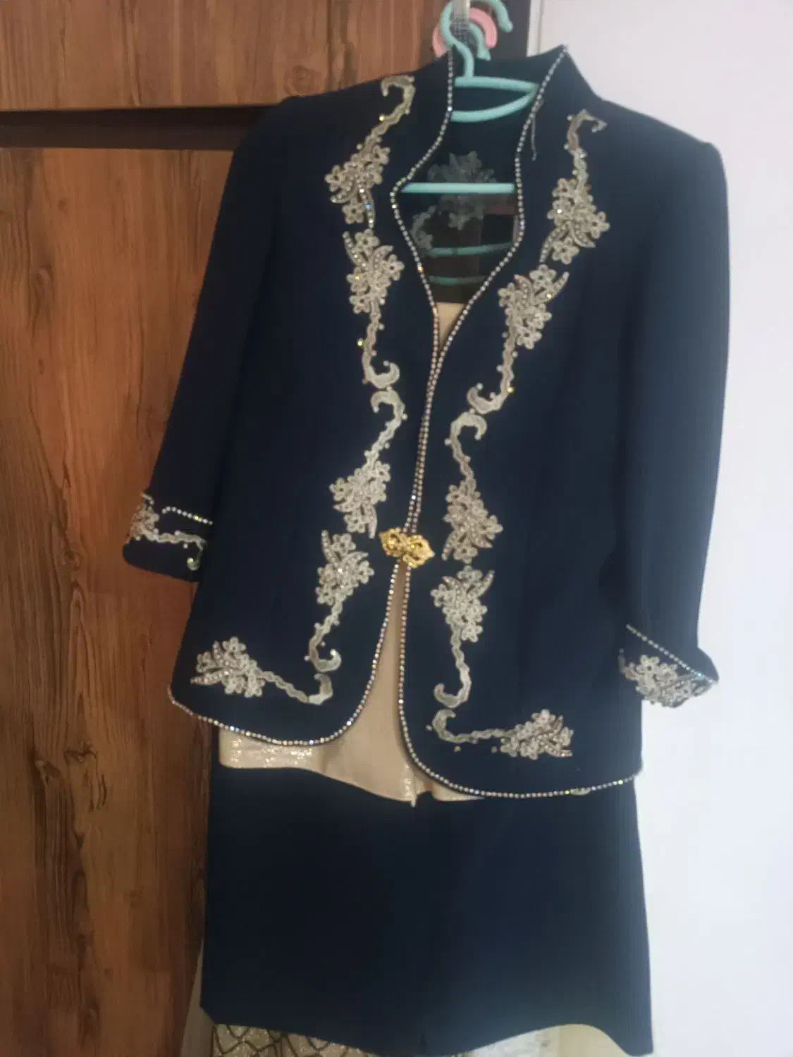 کت و دامن مجلسی|لباس|اشتهارد, |دیوار