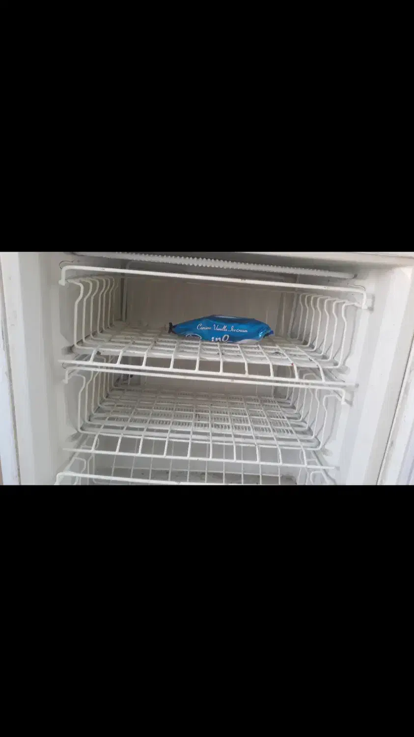 یخچال دست دوم نیاز به سرویس به قیمت موتور و بدنه|یخچال و فریزر|آبپخش, |دیوار