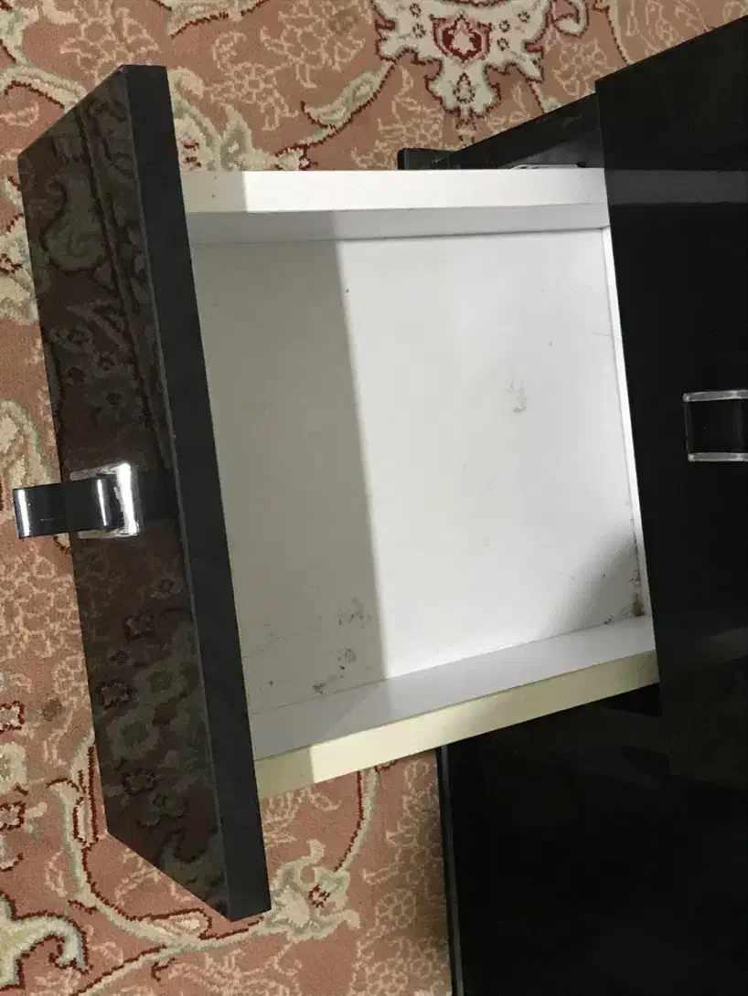 میز تلویزیون در حد نو|میز تلویزیون|جهرم, |دیوار