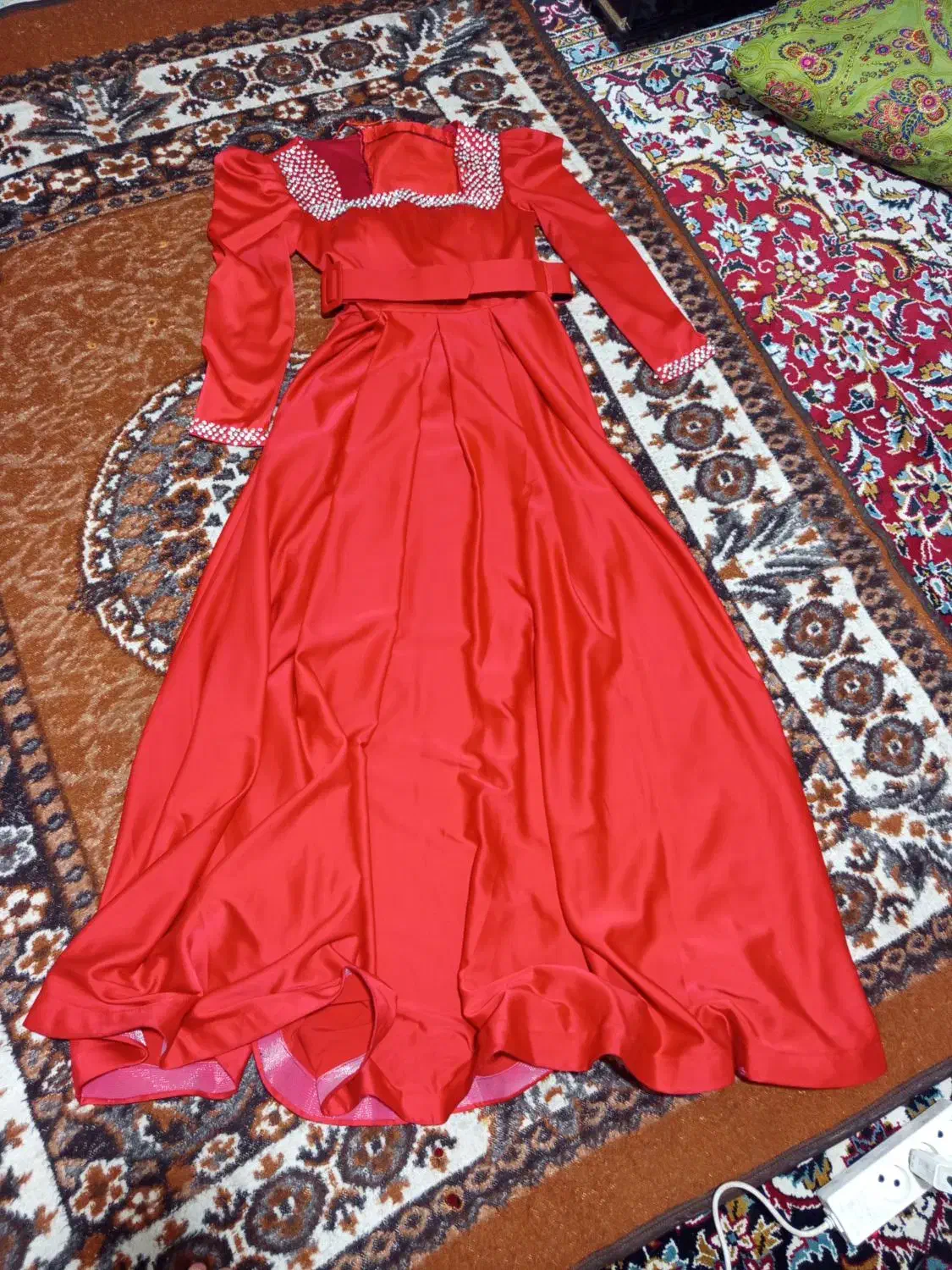 لباس مجلسی|لباس|نقده, |دیوار