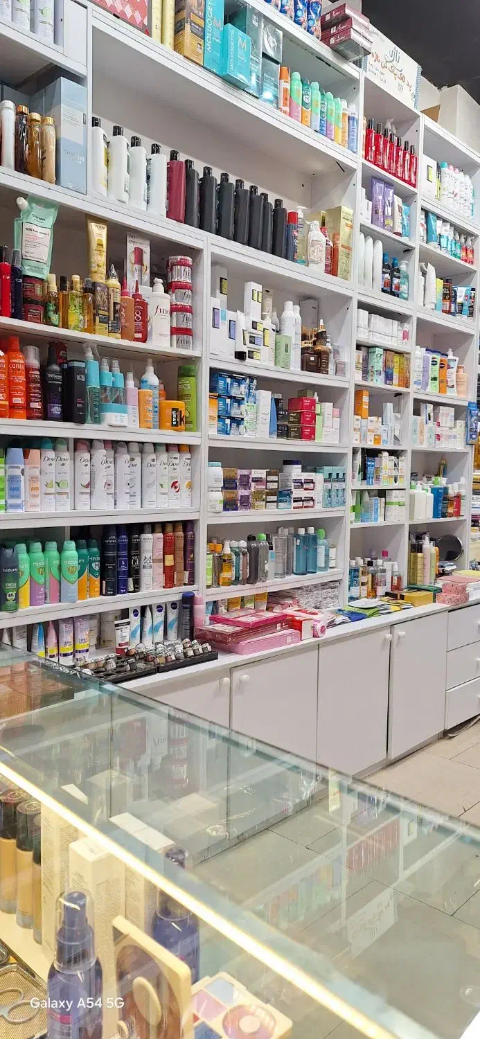 استخدام فروشنده خانم لوازم آرایشی|استخدام بازاریابی و فروش|تهران, میرداماد|دیوار