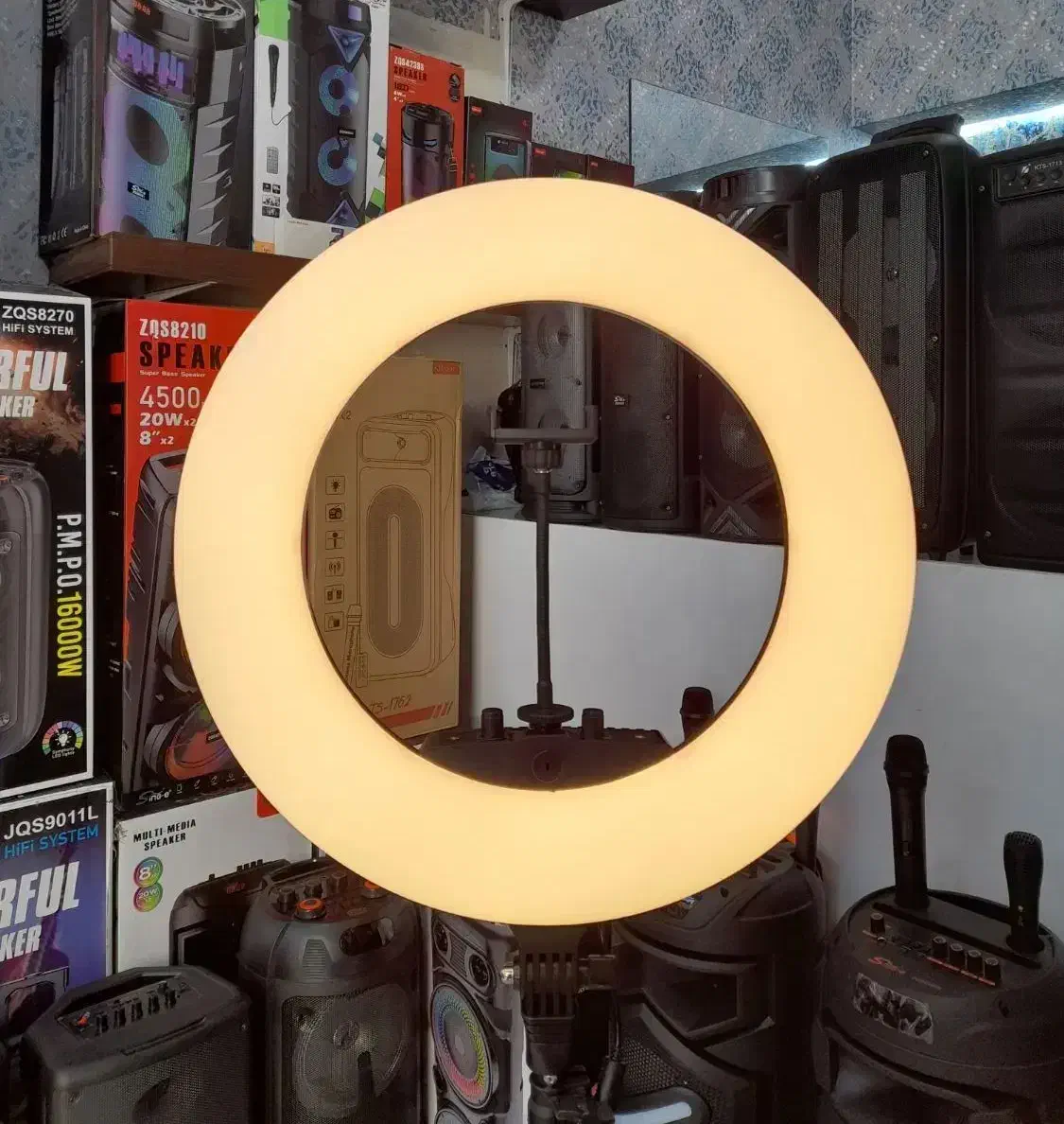 رینگ لایت پر قدرت حرفه ای + سه پایه (70 وات)|دوربین عکاسی و فیلم‌برداری|کرج, ساسانی (قلمستان)|دیوار