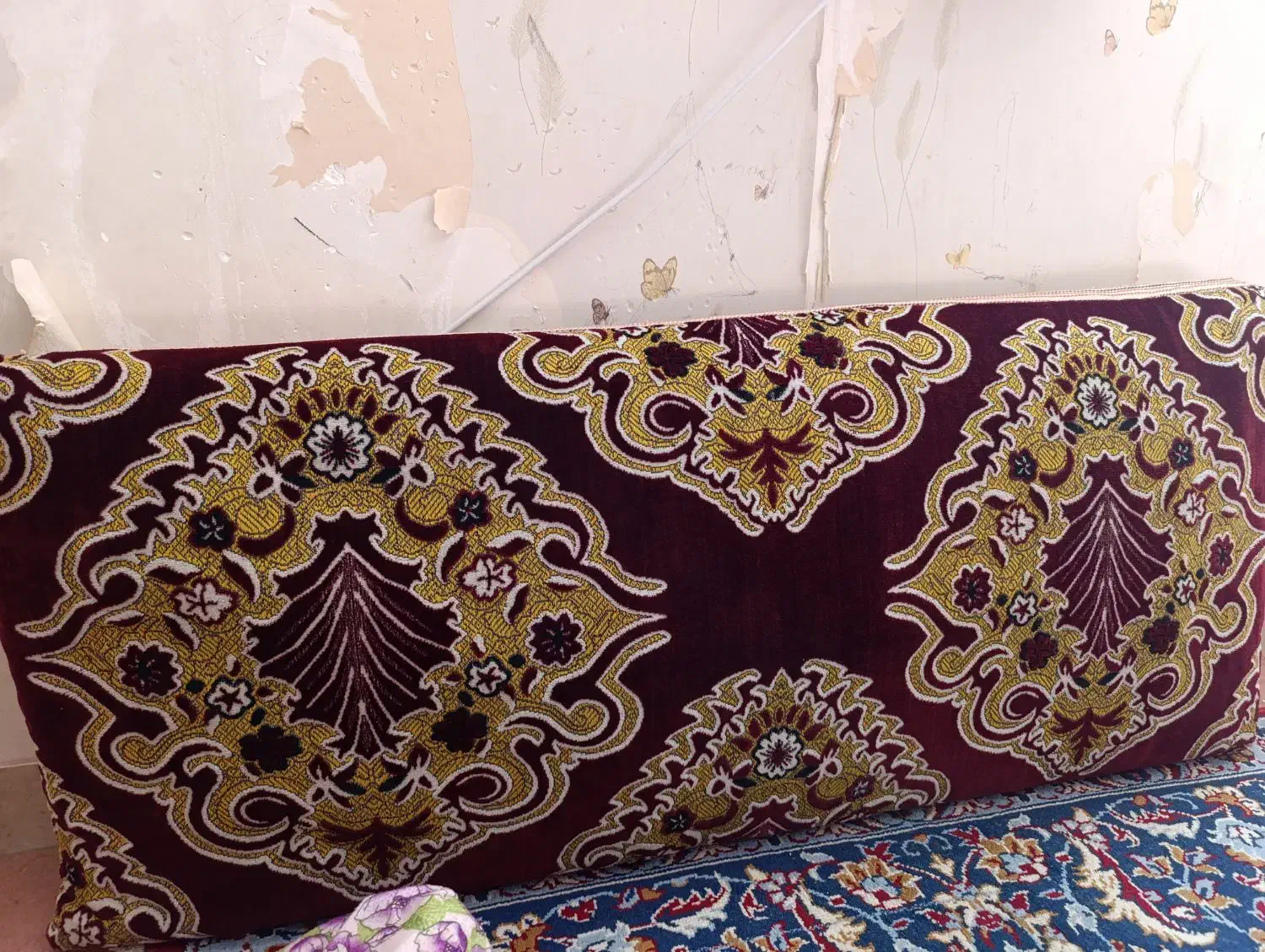 پشتی در حد نو|پشتی|سمنان, |دیوار