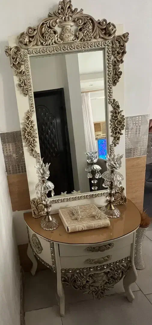 اینه و شمعدان|بوفه، ویترین، کنسول|رشت, هلال احمر|دیوار