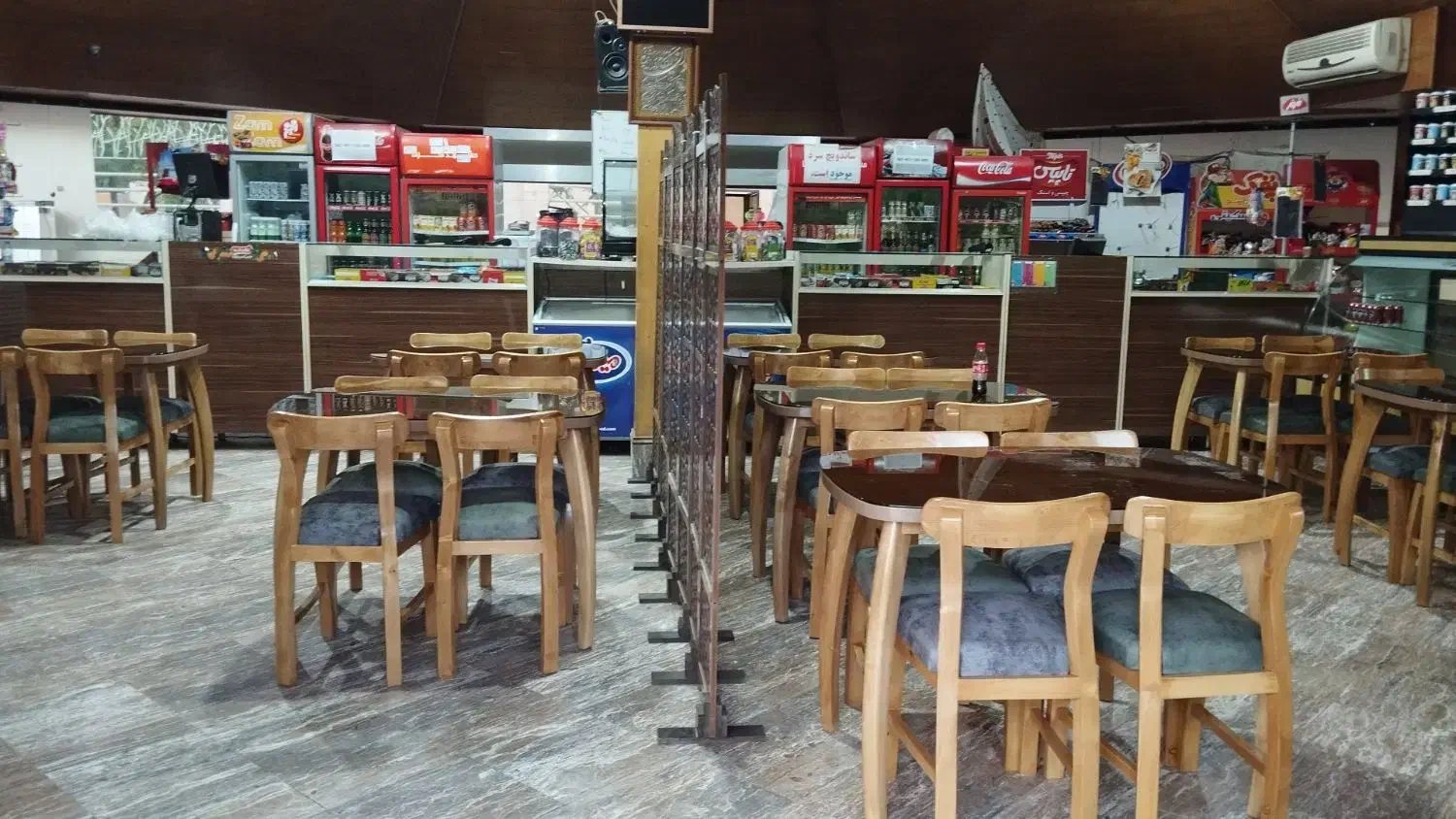 استخدام فروشنده خانم تریا دانشگاه|استخدام خدمات فروشگاه و رستوران|مشهد, شهید رضوی|دیوار