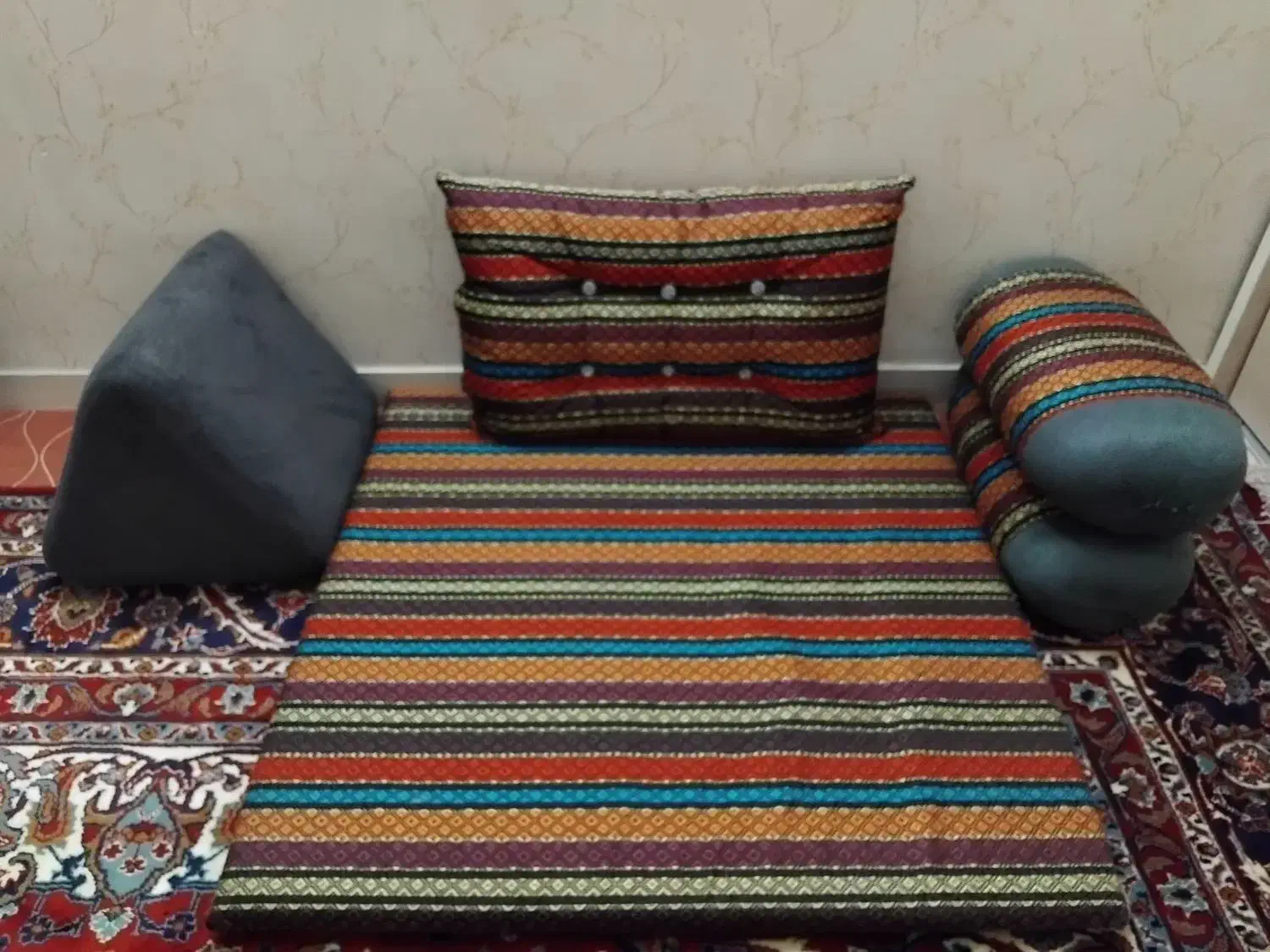 شاه نشین سنتی|پشتی|رباط‌کریم, رباط‌کریم|دیوار