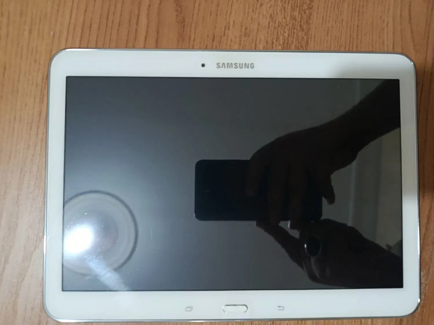 تبلت|تبلت|تهران, فلسطین (میدان انقلاب)|دیوار