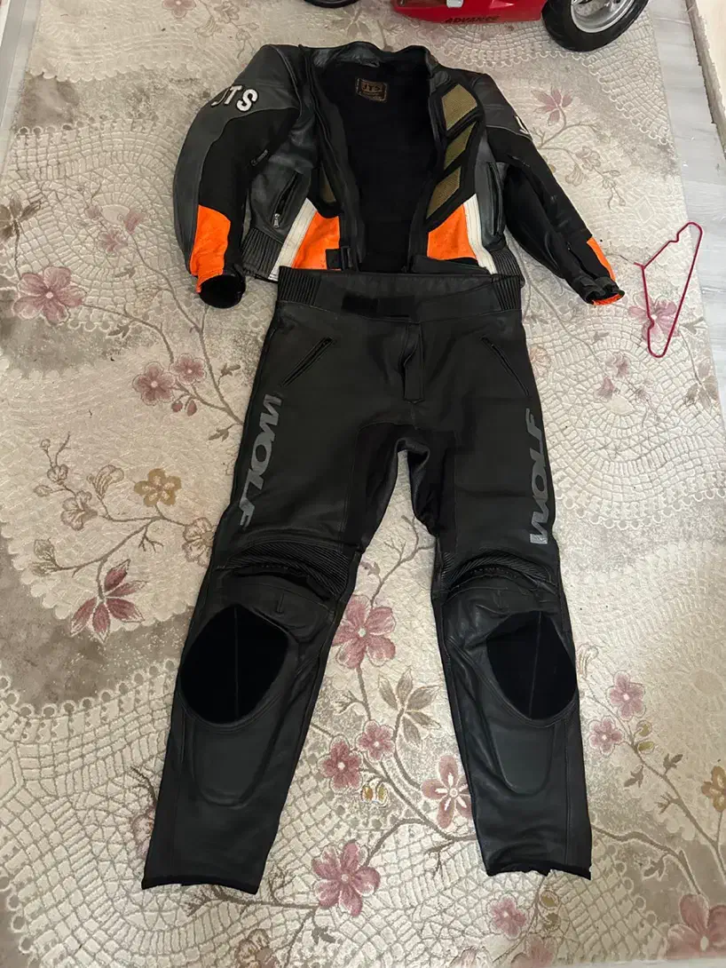 لباس|لباس|تهران, آهنگ|دیوار