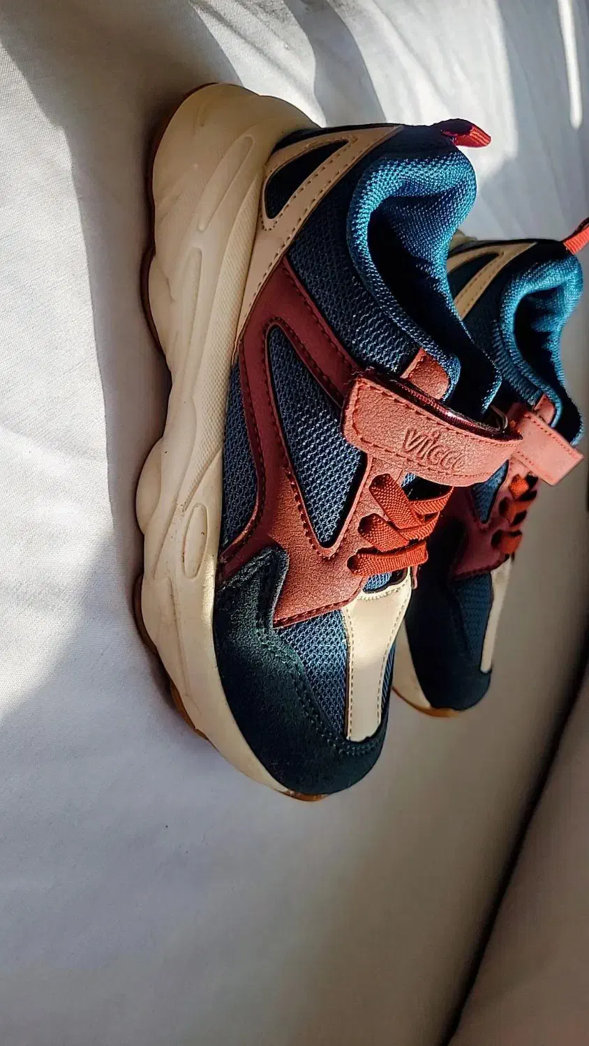 کفش کودک|کفش و لباس بچه|رشت, دباغیان|دیوار