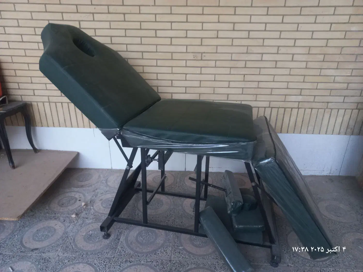 تخت مژه تتو ماساژ و اصلاح|آرایشگاه و سالنهای زیبایی|نجفآباد, شهید رجایی|دیوار