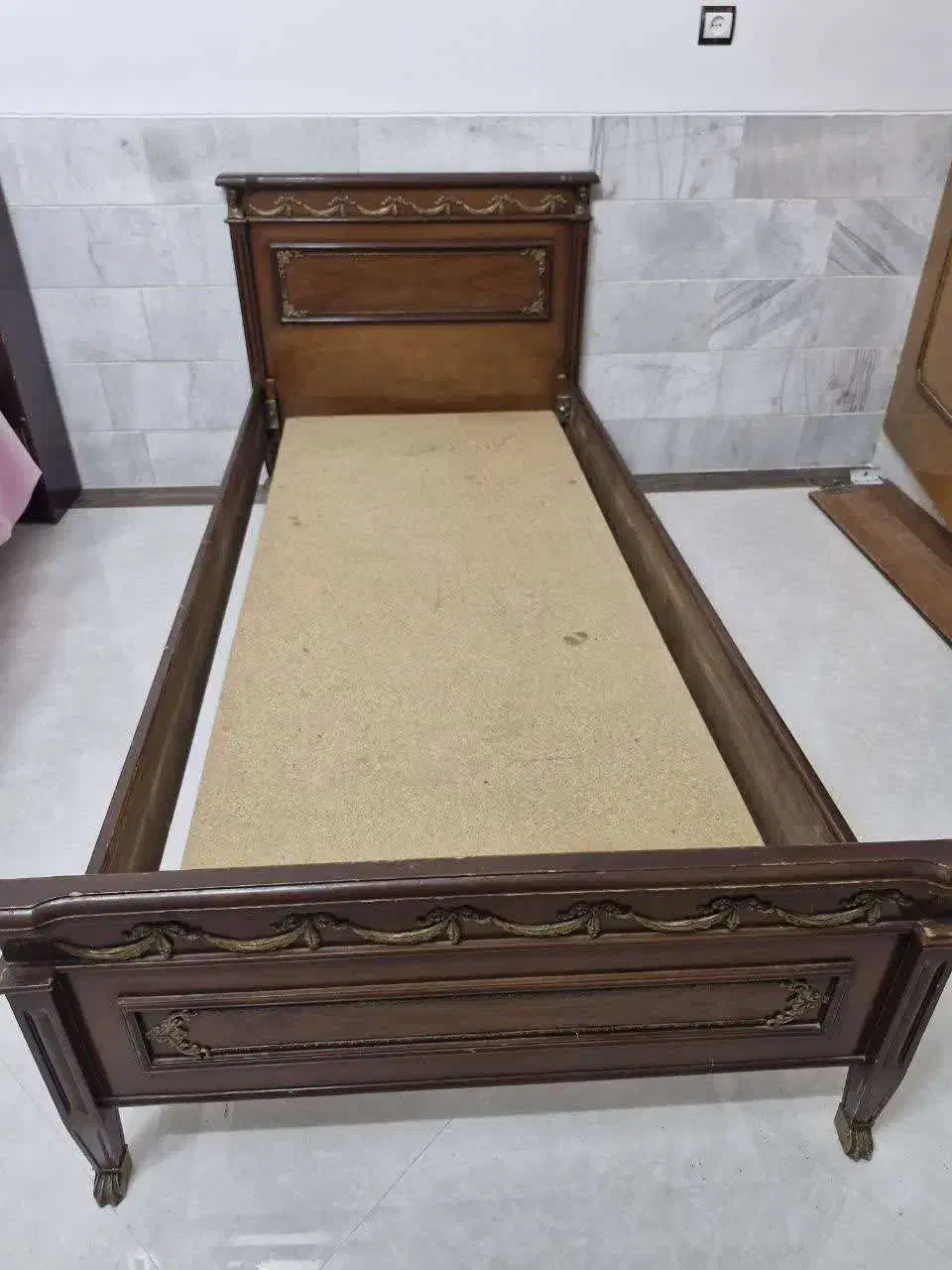 تخت چوبی زرکوب|تخت و سرویس خواب|یزد, |دیوار