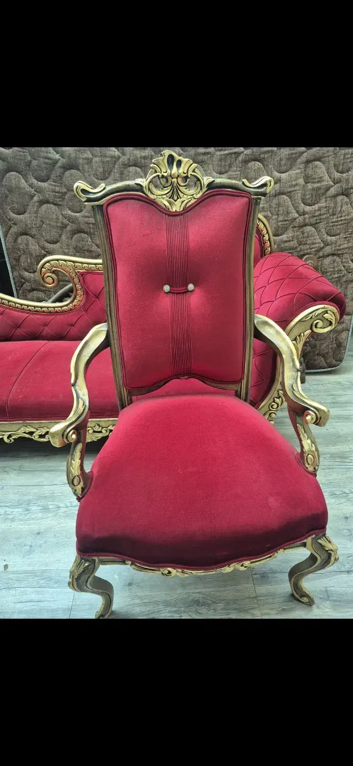 فروشی مبل۵نفره استیل به همراه میز وسط و یک عد عسلی|مبلمان خانگی و میز عسلی|پرند, فاز ۳|دیوار