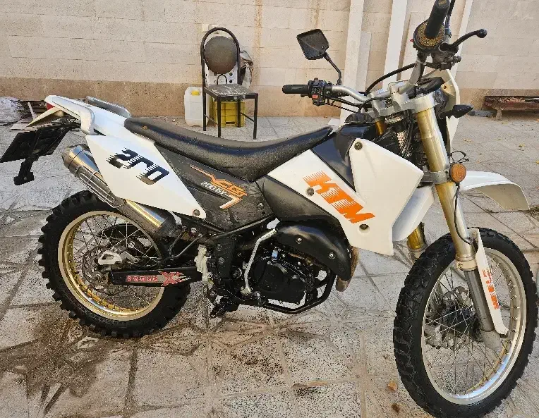 موتور تریل200فلاتKTM مدل1394سفید|موتورسیکلت|بروجن, |دیوار