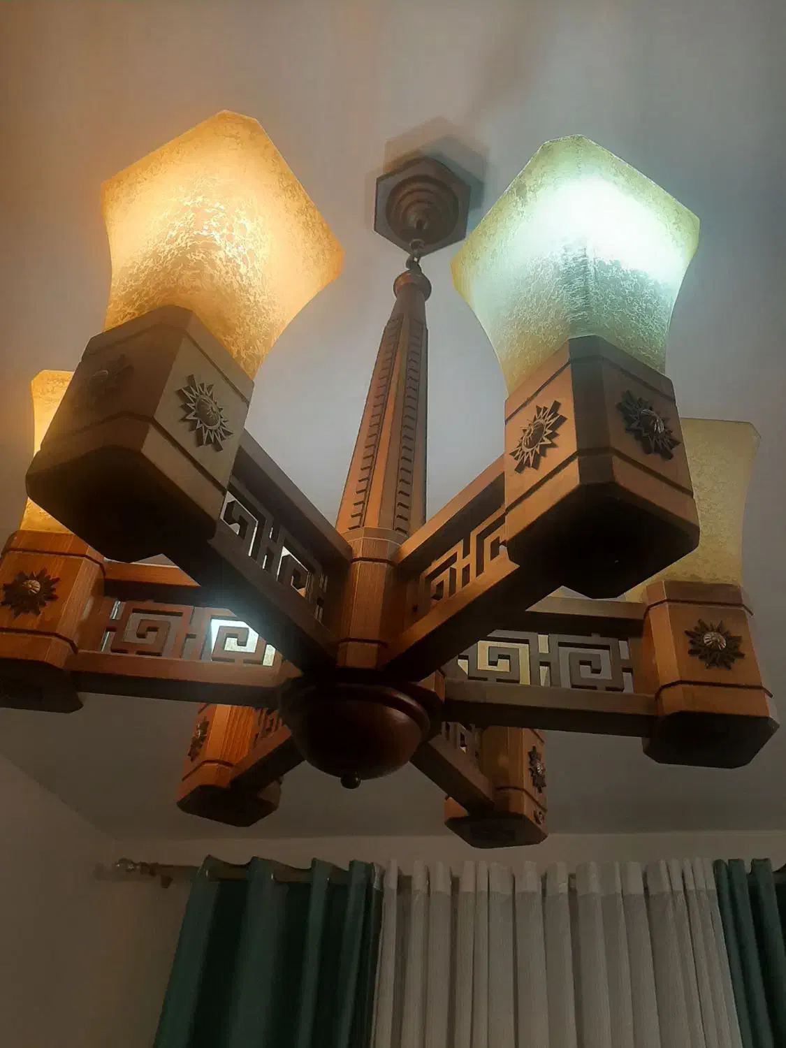 لوستر۶شعله چوبی بسیارشکیل وزیبا|لوستر و چراغ آویز|تهران, شمیران‌نو|دیوار