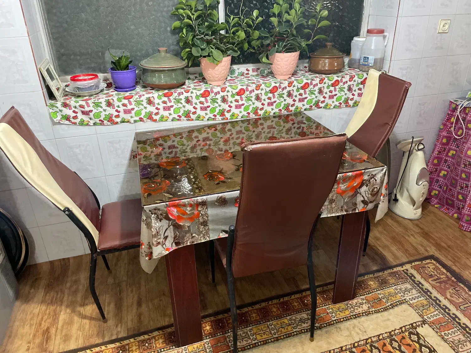 میز ناهارخوری ۴ نفره|میز و صندلی غذاخوری|بندر انزلی, جهانگانی|دیوار