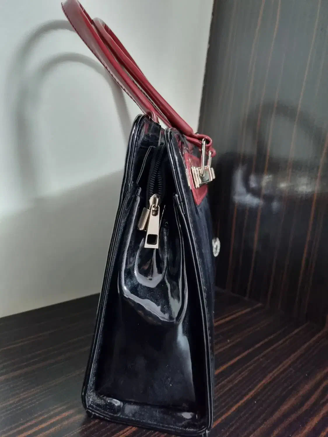 کیف نو|کیف، کفش، کمربند|قم, ژاندارمها|دیوار