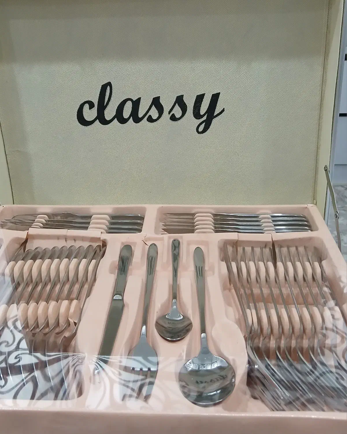 چمدان قاشق و چنگال|ظروف سرو و پذیرایی|سنندج, |دیوار