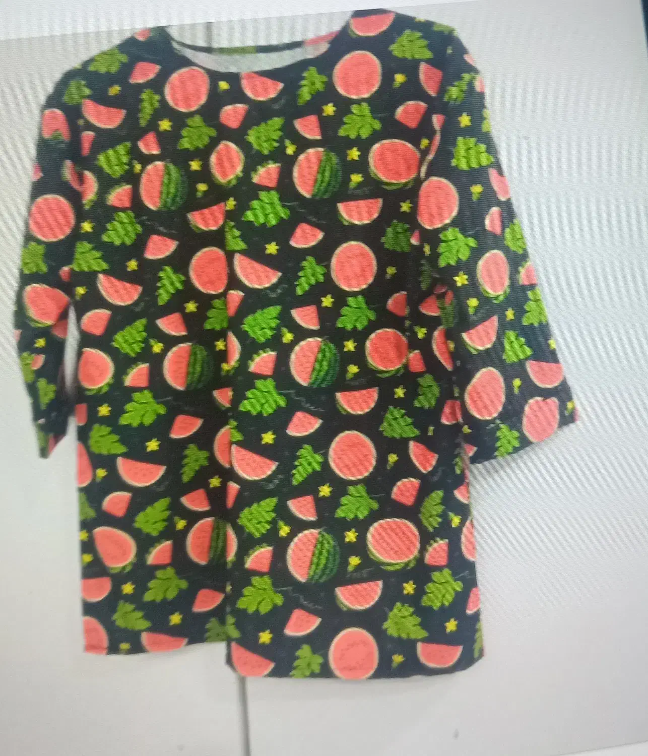 لباس یلدایی|لباس|رشت, باهنر|دیوار