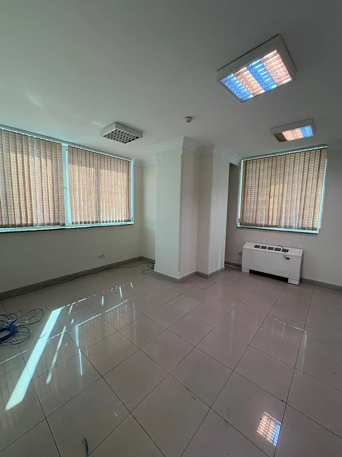 واحد ۱۰۰ متری اداری مجتمع نور ولیعصر|فروش دفتر کار، اتاق اداری، مطب|تهران, فلسطین (میدان انقلاب)|دیوار