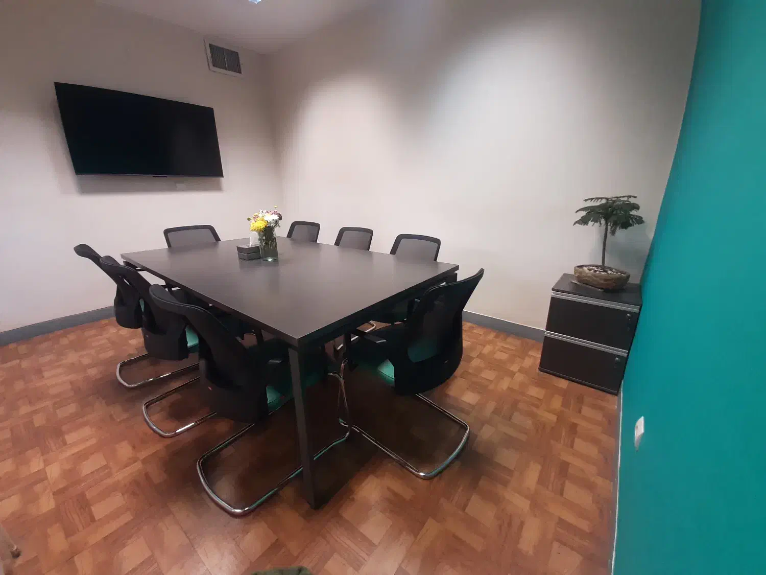 اتاق جلسه ۸ نفره و ۲ نفره، مرکز نوآوری اکباتان|اجارهٔ کوتاهمدت دفتر کار و فضای آموزشی|تهران, اکباتان|دیوار